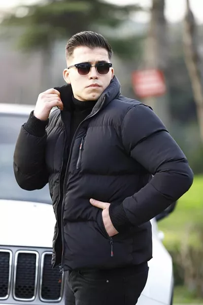 معطف أسود منتفخ للرجال