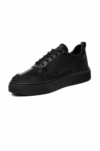 حذاء رياضي جلد طبيعي أسود للرجال 