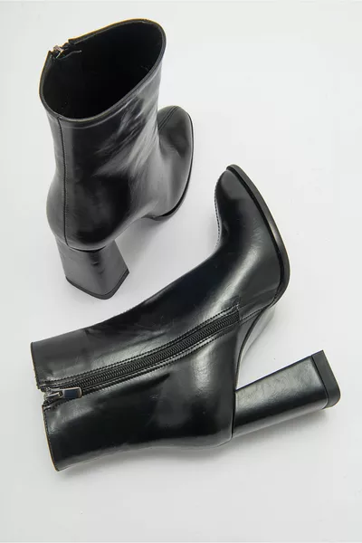 جوهرة سوداء الجلد المرأة أحذية الكعب