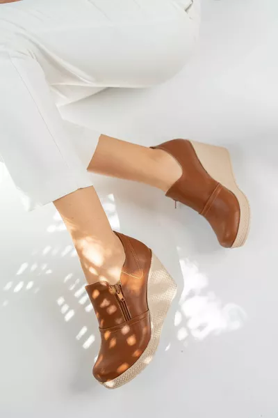 Обувь с мягкой подошвой и загаром на молнии