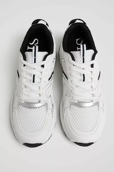 Детайлни маратонки