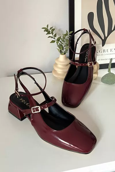 Mary Jane Burgunderfarbenes Lackleder für Damen Offener Rücken Quadratischer Schutzhelm Kurze Blockabsätze Kirschrot