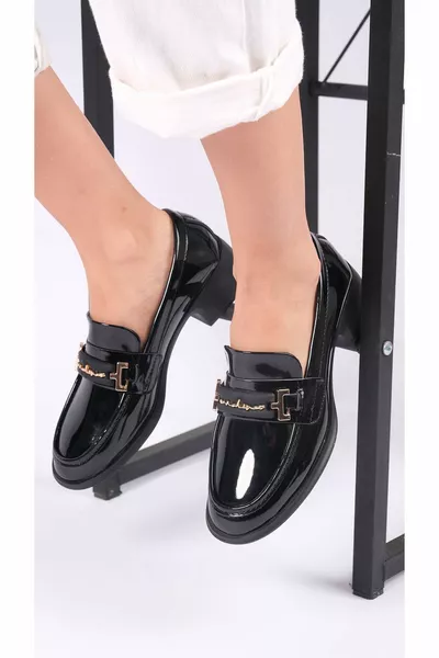 Stilvolle schwarze glänzende Lederoptik Metallschnalle Damen mit mittleren Absätzen, Loafer-Schuhe