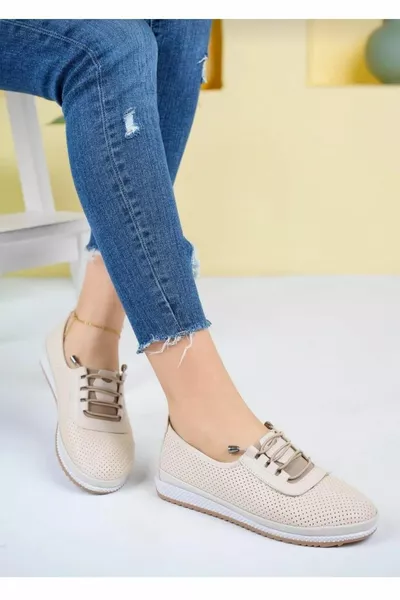 شقق الباليه اليومية للمرأة مع ثقوب