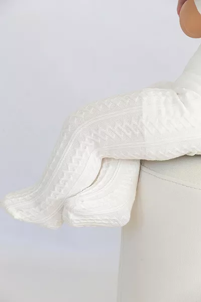 جوارب قطنية سميكة شتوية للأطفال بلون كريمي مزخرفة من بيبي أتشليا