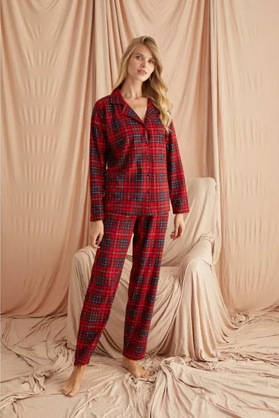 طقم بيجامة نسائي شتوي بأزرار منقوشة مربعات بلون بوردو من بيجاموني