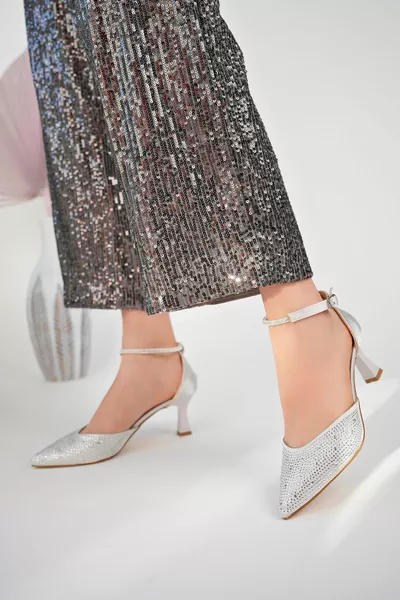 المرأة الساتان الحجر الأسود مساء اللباس الأحذية