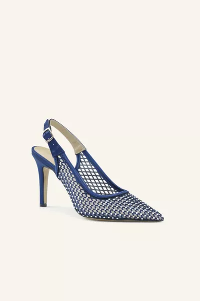 كعب من الساتان الأزرق الداكن