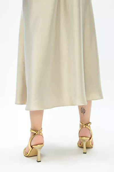 صنادل نباتية بكعب عال Bn Sndlt للسيدات 