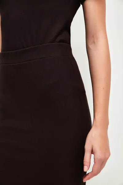 تنورة مطاطية على الخصر