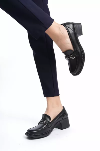 Kadın Toka Detaylı Alçak Topuklu Loafer Makosen Günlük Ayakkabı Küt Burunlu