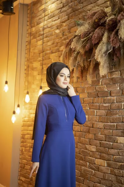 Geribbelde Mid Stone Gedetailleerde Indigo Hijab avondjurk