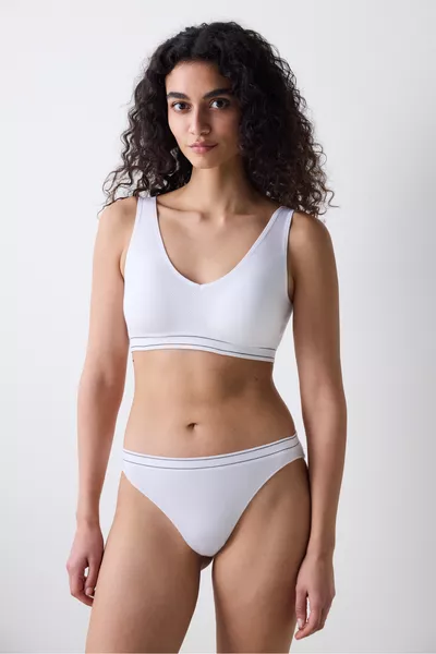 قمة بيضاء مكسورة سلسة