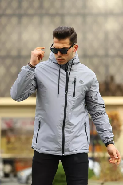 Мужской водонепроницаемый плащ с капюшоном и карманами, с внутренней меховой подкладкой