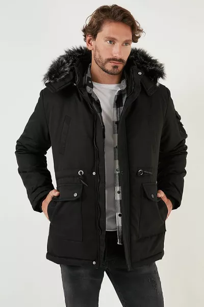 Мужская куртка с капюшоном и отстегивающимся меховым воротником 