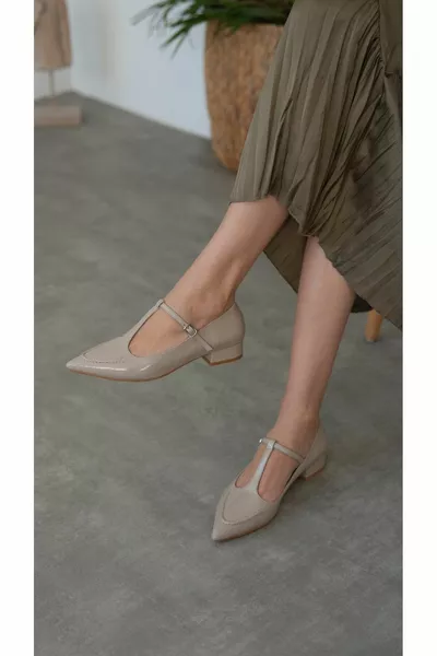 Valdis Beige Vernice Tacchi in Vera Pelle