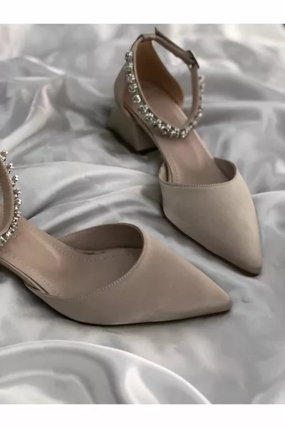 САТЕНЕНИ ОБУВКИ LAILA С БЕЖОВИ КАМЪНИ 4 СМ ТОК