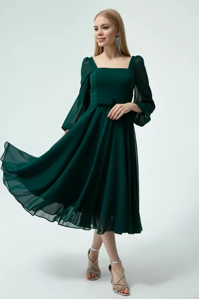 Smaragdgrünes Midi-Abendkleid aus Chiffon mit quadratischem Ausschnitt und Gürtel für Damen
