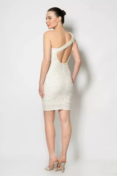 Платье с открытыми плечами и двумя бретелями с открытой спиной и пайетками