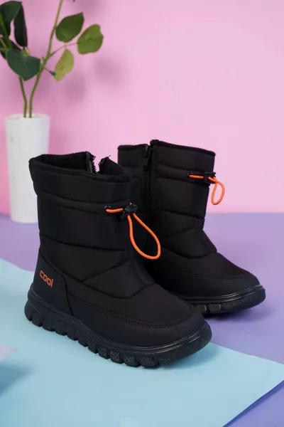 أحذية ثلجية سوداء مرنة للأطفال