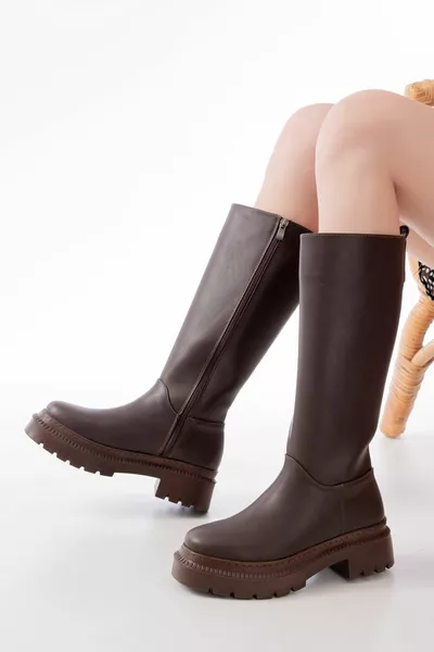 سوق الأحذية Infon  بني سستة أحذية نسائية عادية