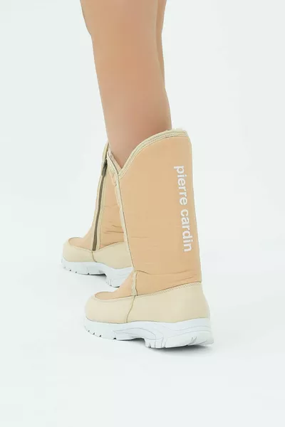 المرأة عارية للماء الفراء أحذية الثلج الطويلة