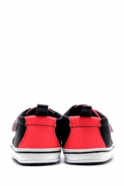 حذاء خطوة أولى مرن وغير قابل للانزلاق مع حزام كروس أحمر 