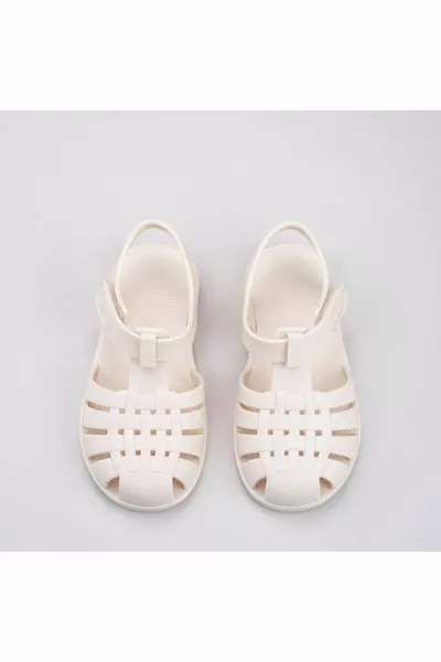 صنادل للأطفال للجنسين