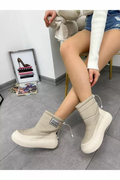 المظلة البيج (Foreo) أحذية الثلج النسائية الصوفية