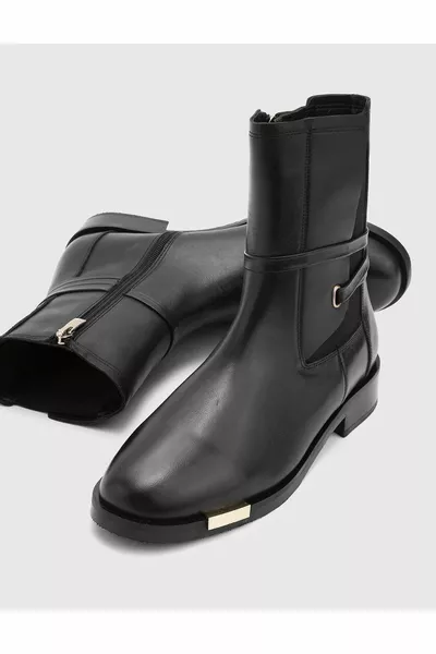 Устойчивые женские черные сапоги из натуральной кожи