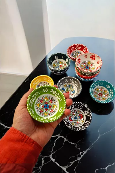 Серия Кутехая Комплект Керамични Купички за Закуска, Зарядка и Сервиране - С Чини Мотив