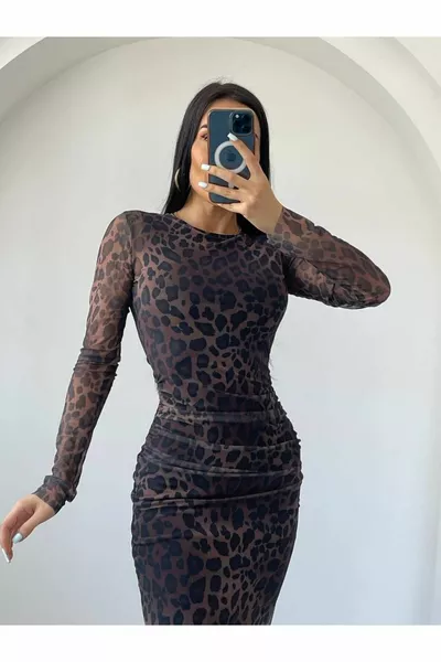 المرأة مبطنة بنمط تول تمتد ميدي الفستان