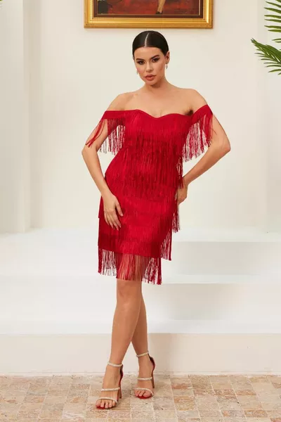 Rosso nappa goccia manica henné e dopo il vestito del partito