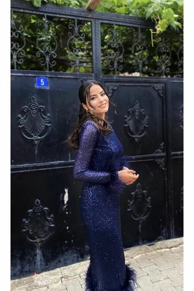 Marineblaues Abendkleid mit Paillettenmuster