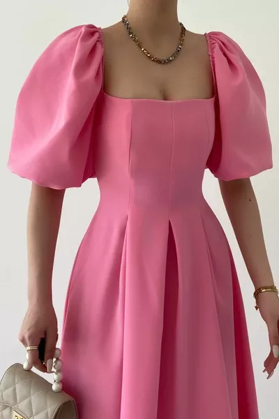 Atlas Kumaş Straplez Yaka Pileli Kloş Kesim Midi Boy Kısa Balon Kollu Pembe Abiye Elbise 