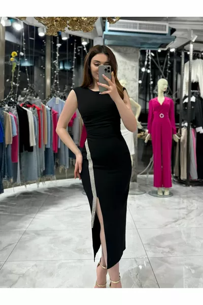 نيليا فستان سهرة مفصل بشق حجري - أسود