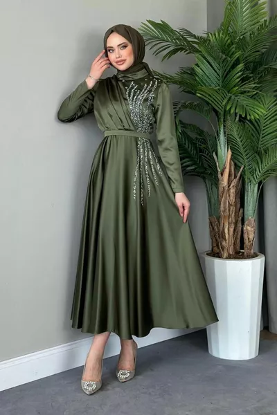 Лека сатенена вечерна рокля каки