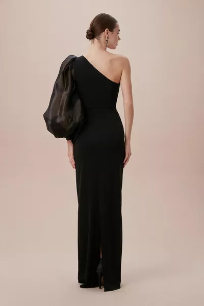 Robe longue noire à manches longues en crêpe à manches ballon