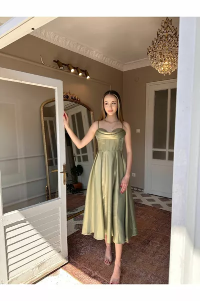 Robe midi en satin d’organza à bretelles
