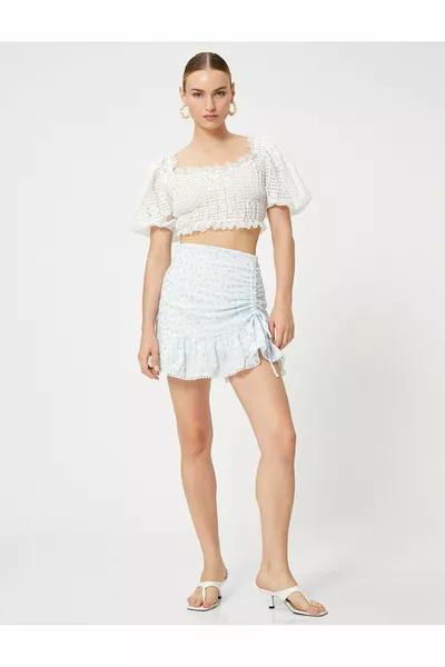 تنورة قصيرة تكدرت