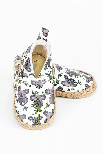 Белые детские плетеные ботильоны с рисунком коалы