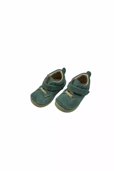 De eerste stap zijn leren babyschoentjes