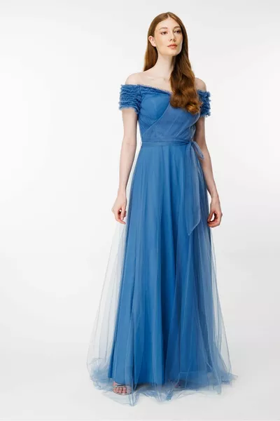 Вечерние платья из тюля со спущенными разрезами на плечах - INDIGO