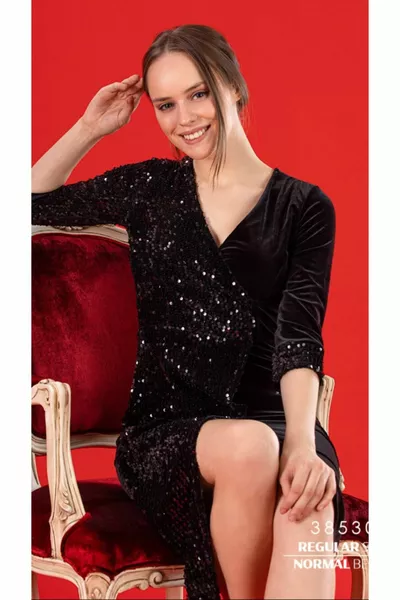 Кадифена рокля с пайети