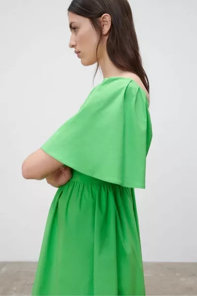 Groene korte mouw open hals korte jurk 