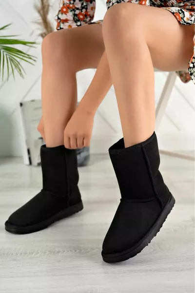 أحذية شتوية متوسطة الحجم منخفضة النعل للموسم الجديد للسيدات