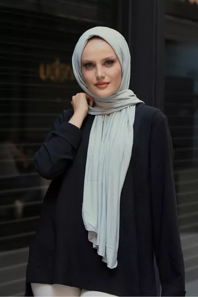 شال نسائي ممشط رمادي فاتح