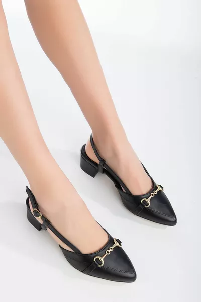 Seza Talons courts Noir