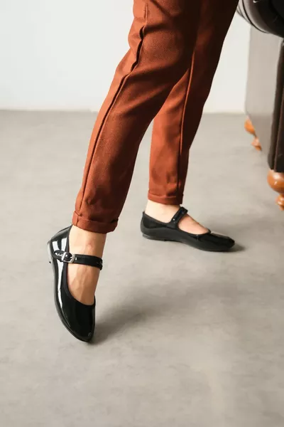 Women's Vavin Ballet Flats - black-patent leather