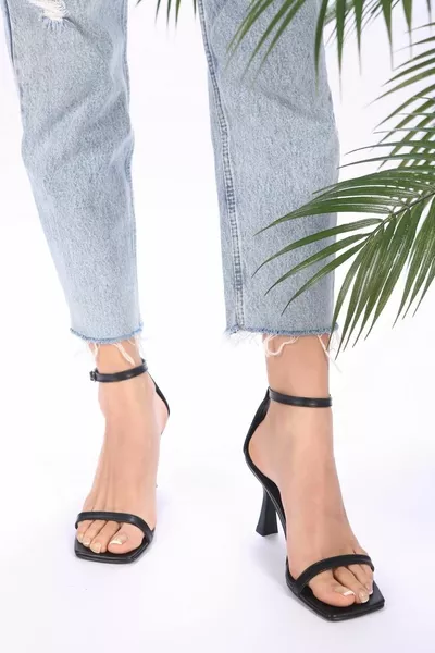 Дамски токчета Sesa Black Skin с една лента